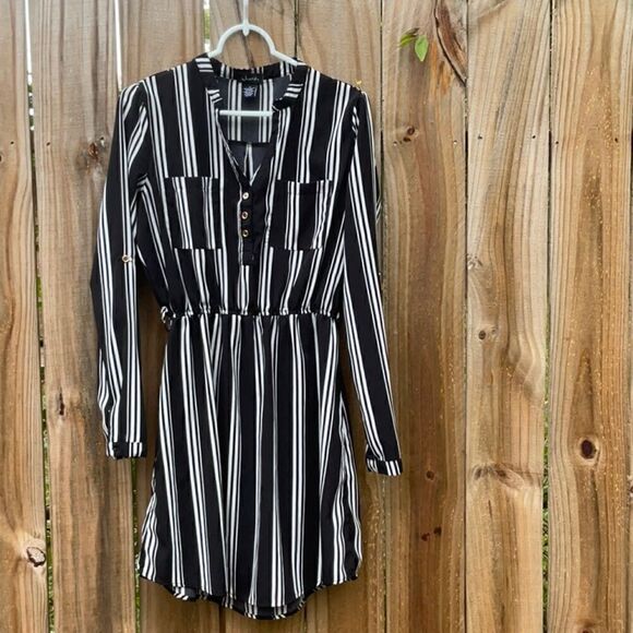 Take 50% OFF- Justify Striped Black&White Dress, Size-M - Picture 1 of 5